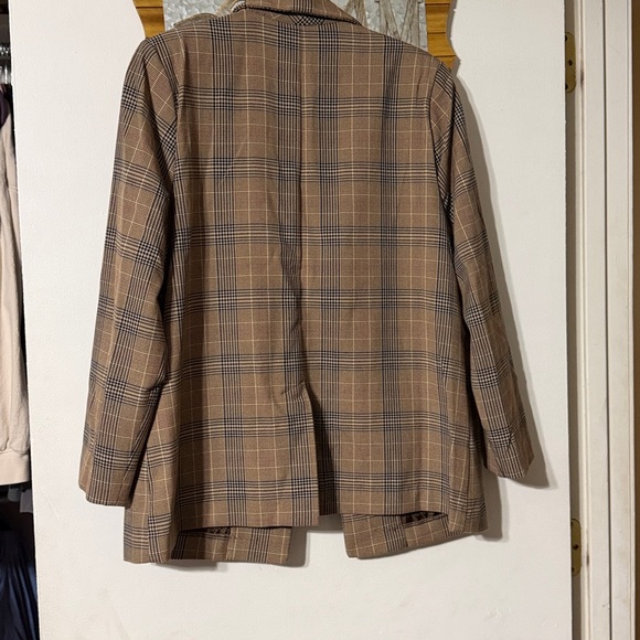 Old Navy Tan Plaid Women's Blazer - Picture 3 of 3